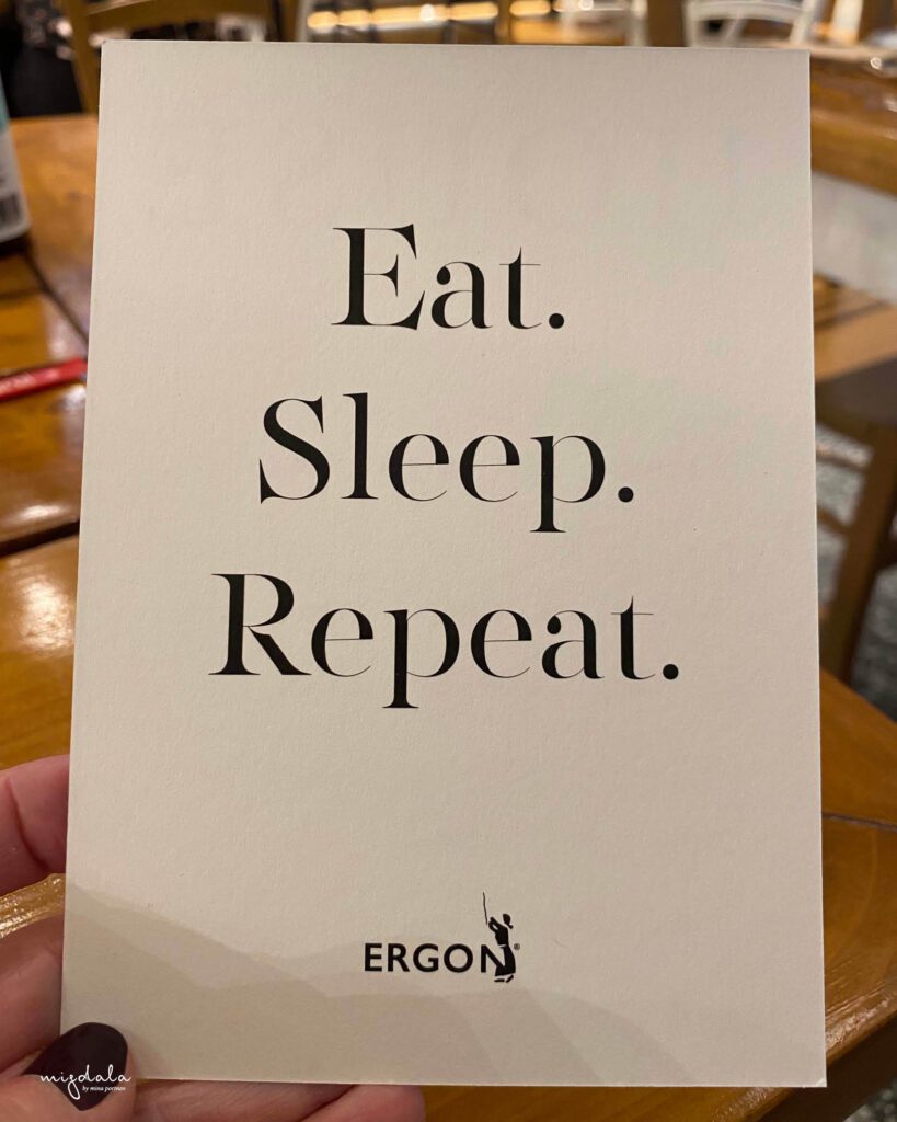 Eat. Sleep. Repeat - מוטו המקום