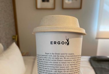 כוסות הקפה של Ergon House, Athens שעליהם החזון